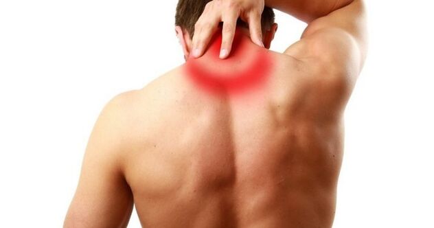douleur au cou due à des excroissances sur les vertèbres